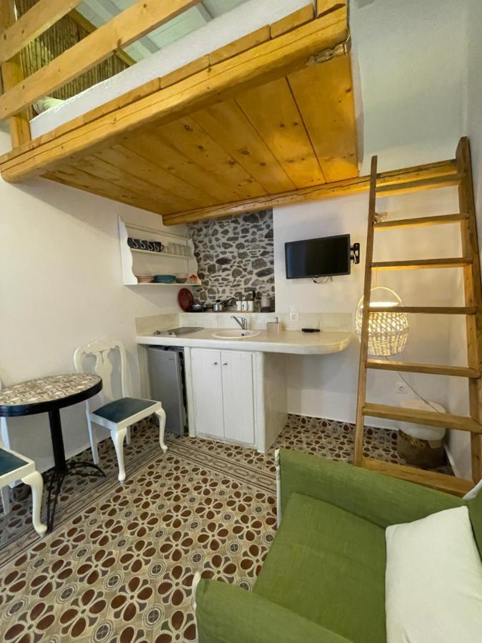 ホテル Burgos Barrio Naxos City エクステリア 写真