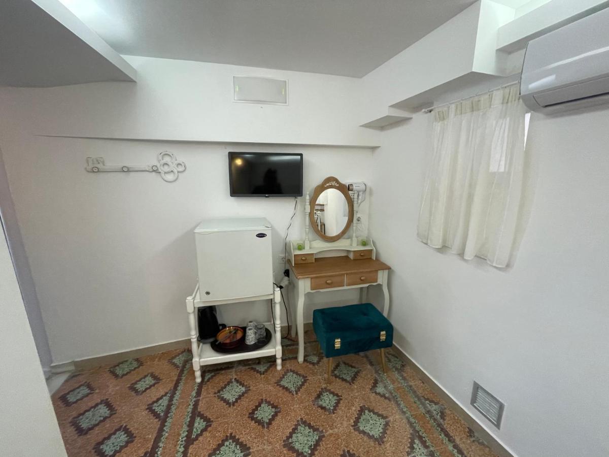 ホテル Burgos Barrio Naxos City エクステリア 写真