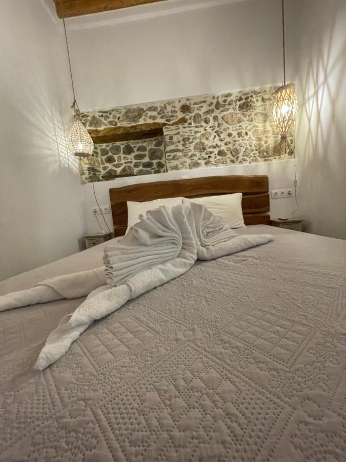 ホテル Burgos Barrio Naxos City エクステリア 写真