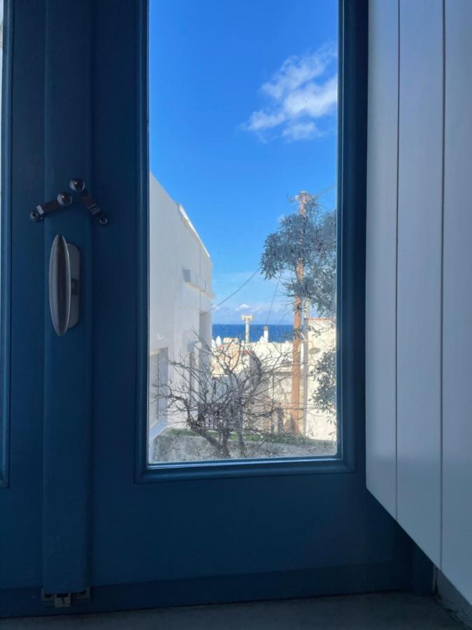 ホテル Burgos Barrio Naxos City エクステリア 写真