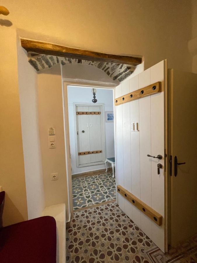 ホテル Burgos Barrio Naxos City エクステリア 写真