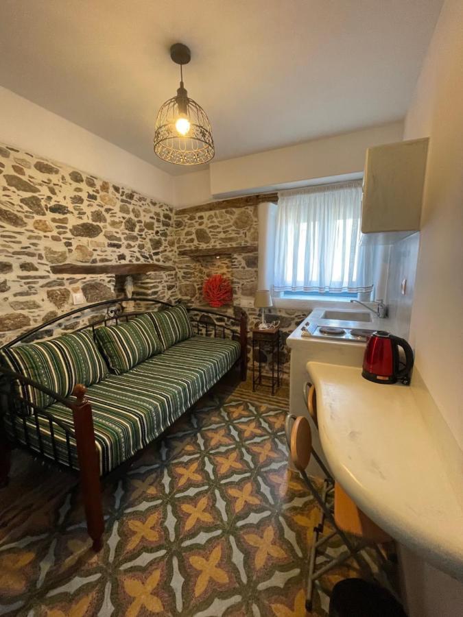 ホテル Burgos Barrio Naxos City エクステリア 写真