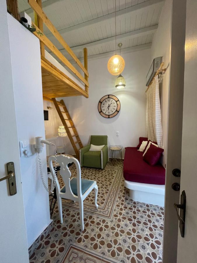 ホテル Burgos Barrio Naxos City エクステリア 写真