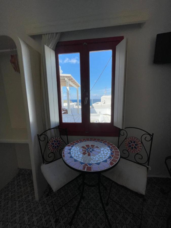 ホテル Burgos Barrio Naxos City エクステリア 写真