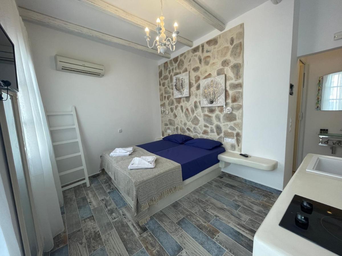 ホテル Burgos Barrio Naxos City エクステリア 写真