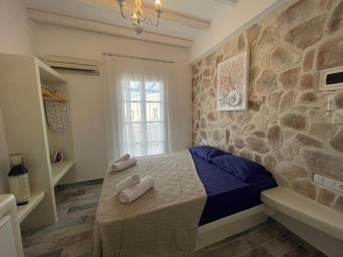 ホテル Burgos Barrio Naxos City エクステリア 写真