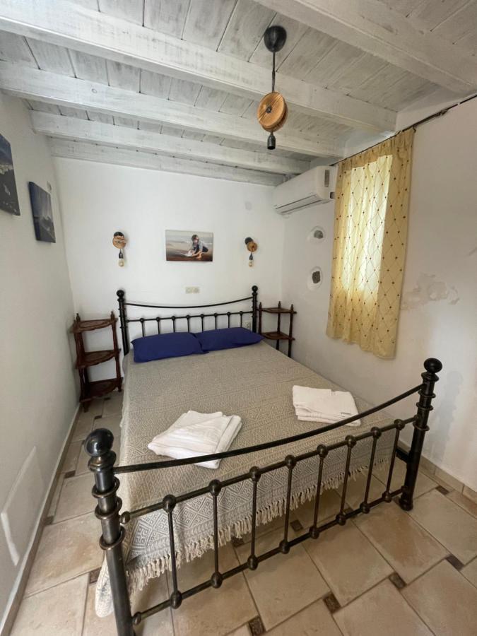 ホテル Burgos Barrio Naxos City エクステリア 写真