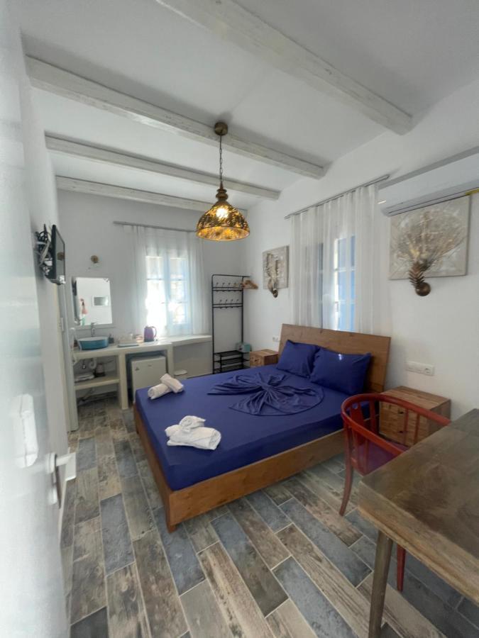 ホテル Burgos Barrio Naxos City エクステリア 写真
