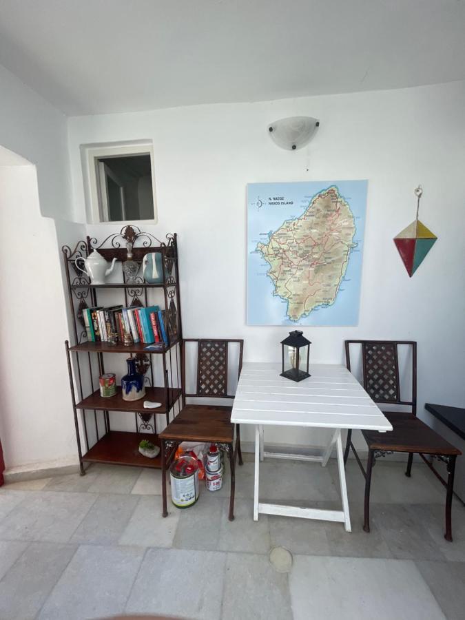 ホテル Burgos Barrio Naxos City エクステリア 写真