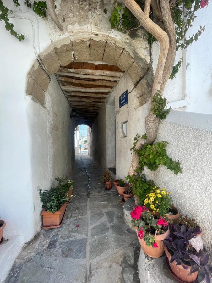ホテル Burgos Barrio Naxos City エクステリア 写真